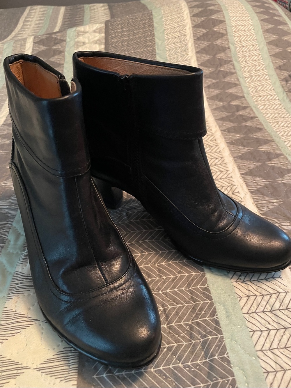 Sofft Black Leather Ankle Booties with Stacked Heel
